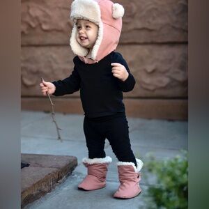 7am Enfant Benji Sherpa Pink Booties Size 12-24 Months